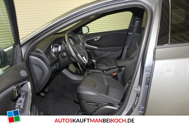 V 40 D2 Momentum Navi LED Kamera Digitalanzeige / Foto 3