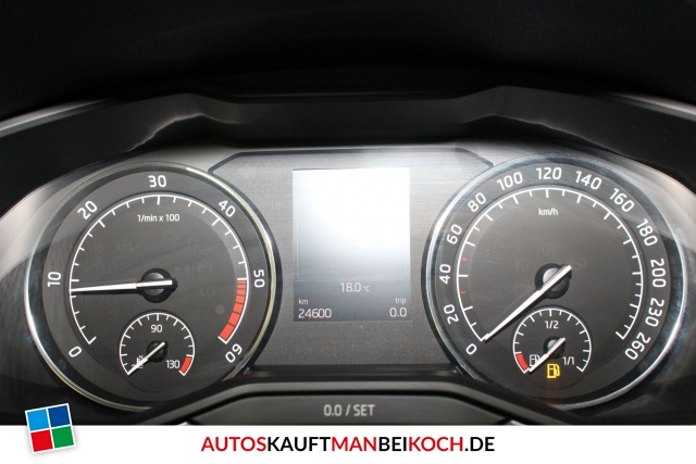 Superb Combi 2.0 TDI DSG Style 4x4 Xenon SHZ top / Foto 8