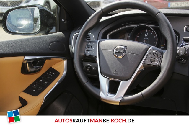 V40 CC T4 AWD Summum FahrerAss VollLED 18 Zoll / Foto 9