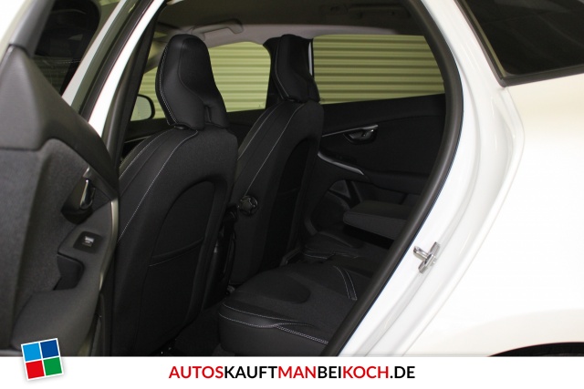 V40 D2 Momentum LED Navi PDC Kamera Winter-Paket / Foto 4