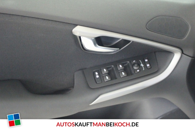 V40 D2 Momentum LED Navi PDC Kamera Winter-Paket / Foto 8