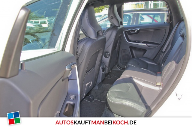XC60 D4 2WD R-Design Aut. Navi Xenon PDC SHZ AQS / Foto 6