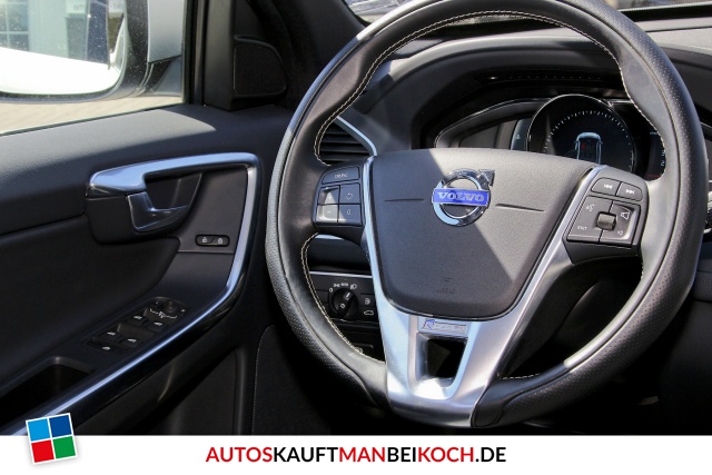 XC60 D4 2WD R-Design Aut. Navi Xenon PDC SHZ AQS / Foto 9