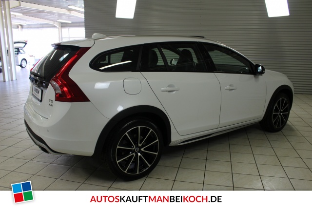 V60 CC T5 AWD Aut Summum FahrerAss / Foto 2