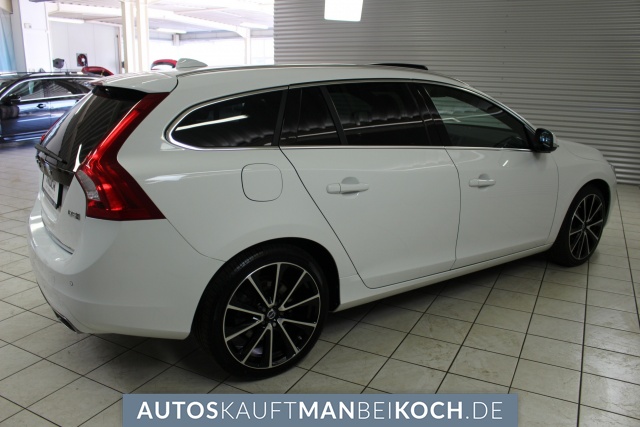 V60 D6 AWD Hybrid Summum GSHD Standhz Navi PDC / Foto 2