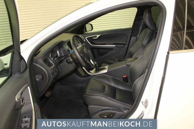 V60 D6 AWD Hybrid Summum GSHD Standhz Navi PDC / Foto 3