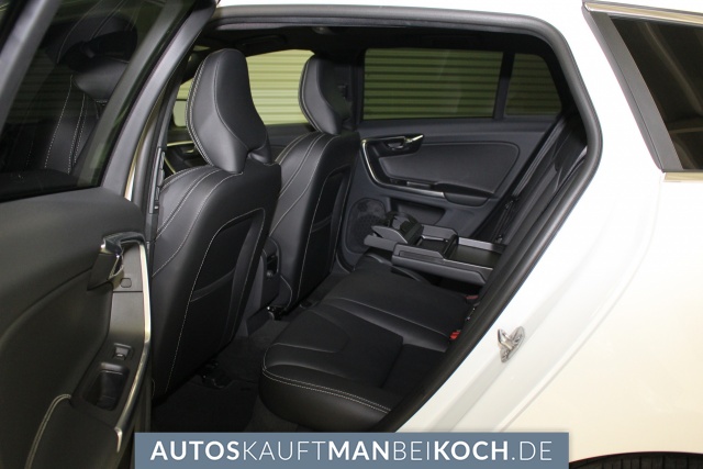 V60 D6 AWD Hybrid Summum GSHD Standhz Navi PDC / Foto 5