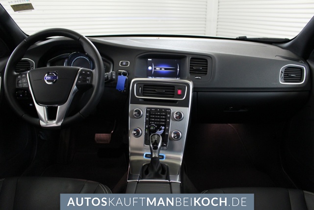 V60 D6 AWD Hybrid Summum GSHD Standhz Navi PDC / Foto 6