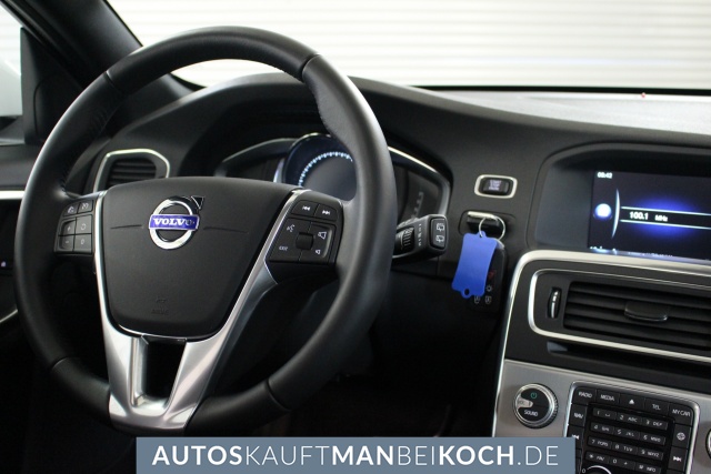 V60 D6 AWD Hybrid Summum GSHD Standhz Navi PDC / Foto 7