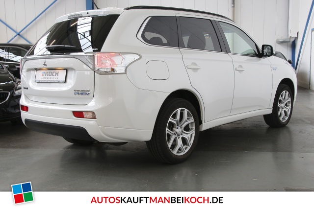 Outlander 2.0 4WD Plug-In Hybrid Xenon Kamera Top / Foto 3