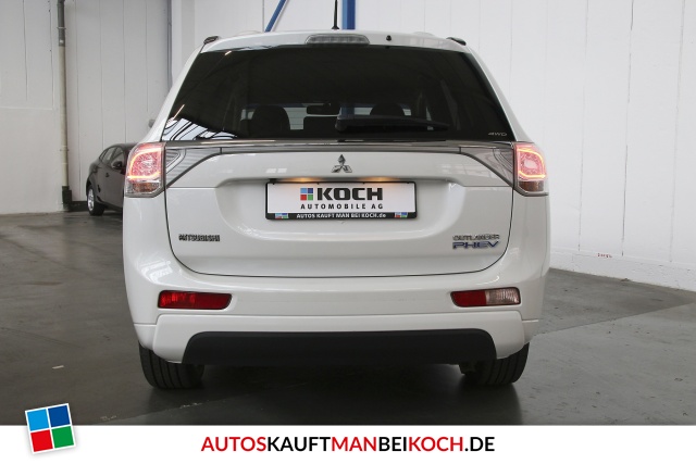 Outlander 2.0 4WD Plug-In Hybrid Xenon Kamera Top / Foto 4