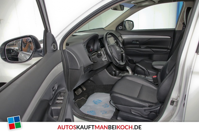 Outlander 2.0 4WD Plug-In Hybrid Xenon Kamera Top / Foto 6