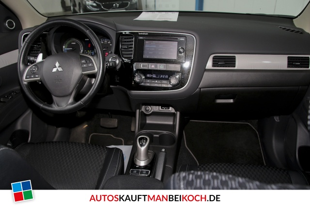Outlander 2.0 4WD Plug-In Hybrid Xenon Kamera Top / Foto 8