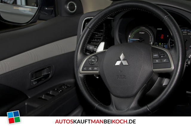 Outlander 2.0 4WD Plug-In Hybrid Xenon Kamera Top / Foto 9