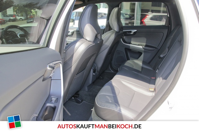 XC60 D5 AWD Aut. R-Design Navi FahrerAss Panorama / Foto 7