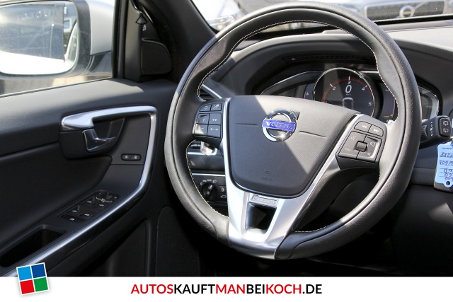 XC60 D5 AWD Aut. R-Design Navi FahrerAss Panorama / Foto 9