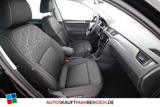 Rapid Spaceback 1.0 TSI Clever LichtSicht Navi / Foto 5