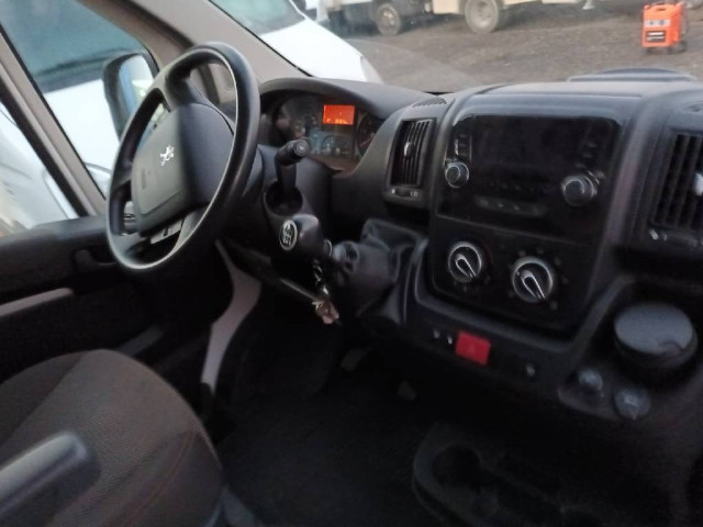 Peugeot Boxer 330